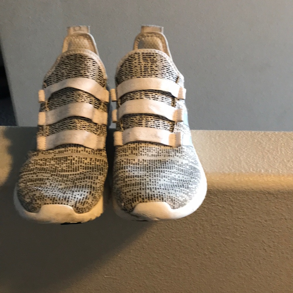 Adidas Kaptir size 9 no laces